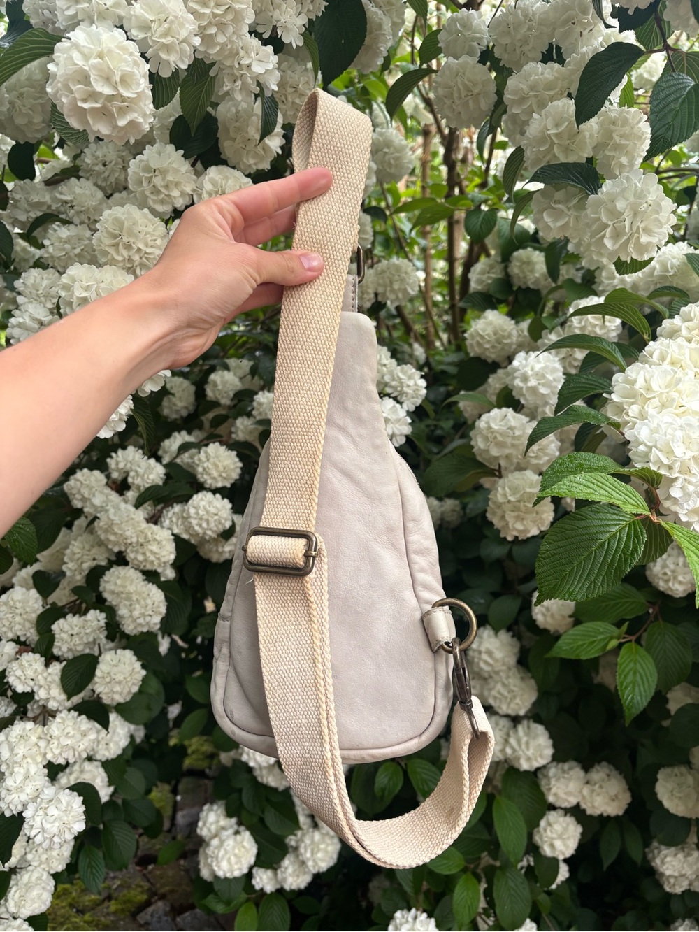 Free People Cream Leather Crossbody Sling Bag - Minimalist Everyday Style - Picture 3 of 9